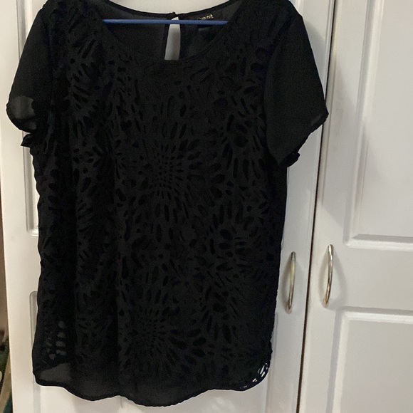 Beautiful blouse - Picture 2 of 8